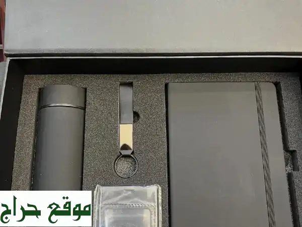 طقم هدايا مكتبي فاخر مخصص بشعارك - أبهِر عملائك وموظفيك!
