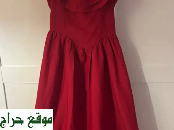 تألقي بـ فستان أحمر كشكش أنيق! عرض خاص 35 ريال فقط - لا يفوتك!