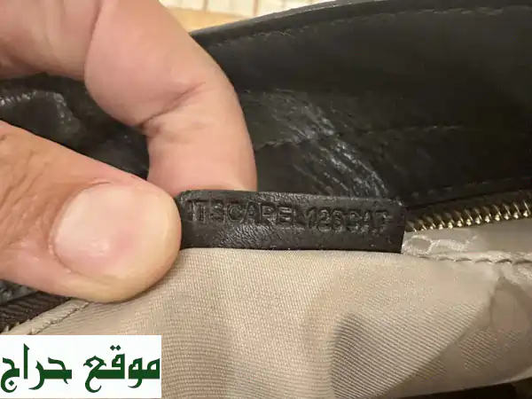 حقيبة بربري جلدية عتيقة بتطريزات - قطعة نادرة!