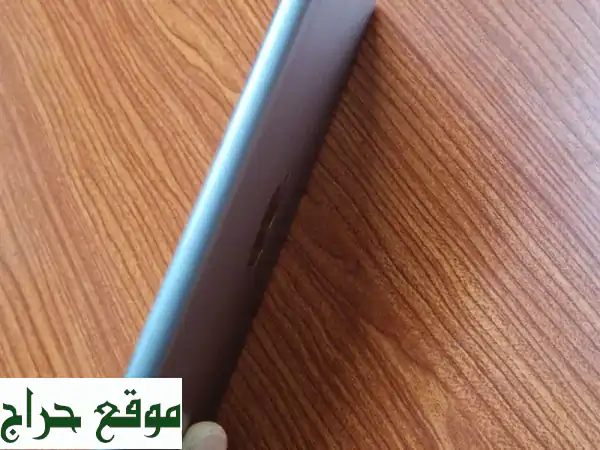 iPad نظيف جداً! مستعمل لفترة قصيرة - كالجديد!