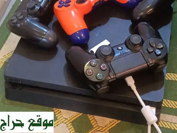 PS4 مستعمل بحالة ممتازة - 4 دراع تحكم + 8 ألعاب - بسعر مغرٍ!