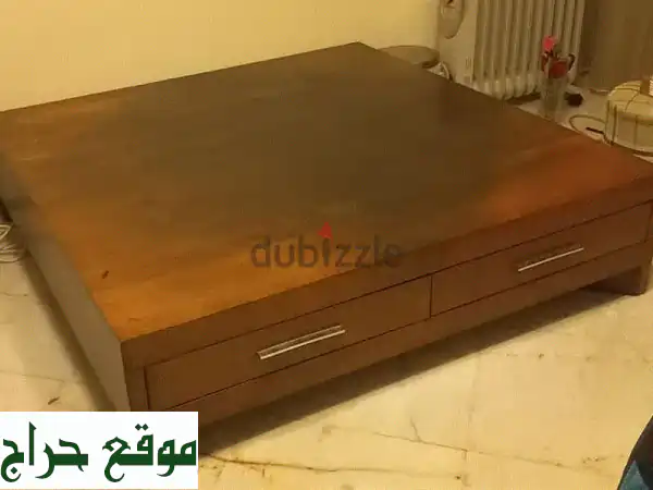 طاولة معيشة فاخرة بحالة ممتازة - عرض حصري!