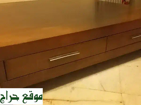 طاولة معيشة فاخرة بحالة ممتازة - عرض حصري!