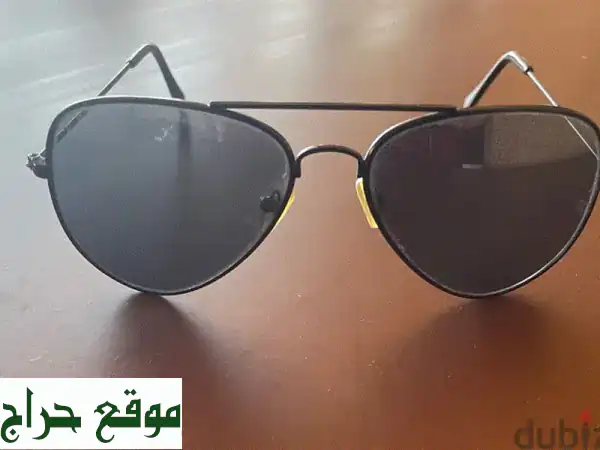 نظارة راي بان سوداء كلاسيكية - جديدة كليا! (عرض خاص)