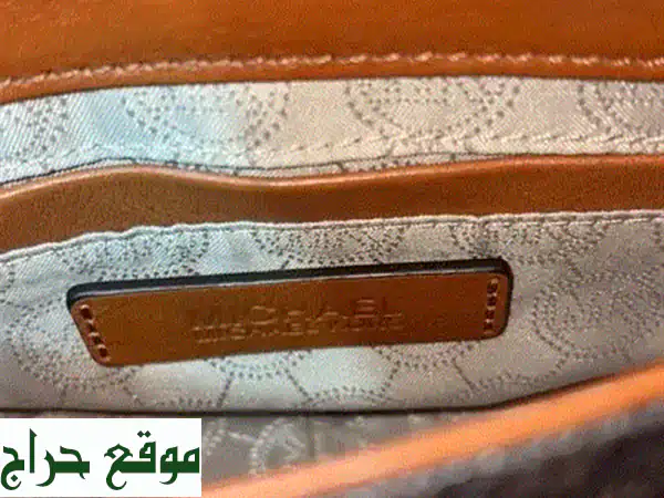 حقيبة مايكل كورس فلتون الصغيرة البنية - بحالة ممتازة! (مستعملة)