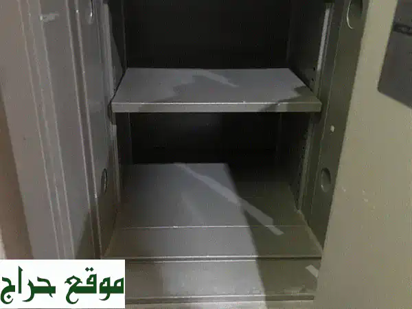 تجوري صغير مستعمل بحالة ممتازة - فرصة لا تُفوّت!