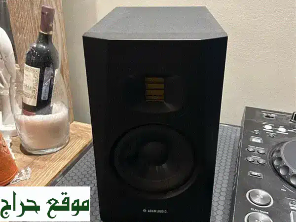 طقم DJ احترافي شبه جديد! (RX3 + سماعات + مكبرات صوت + طاولة DJ)