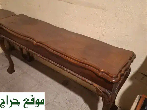 طاولة خشب جوز فرنسية أنيقة - قطعة فنية تُضفي سحراً...