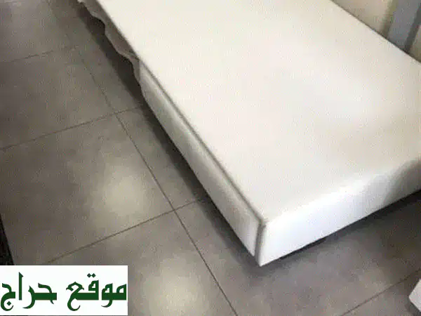 تخت مفرد منجد مع جوارير: راحة وأناقة بلمسة شخصية!