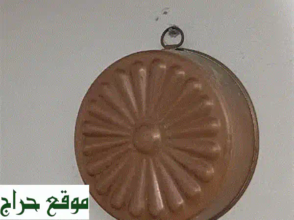 صحون نحاس حمراء أوروبية قديمة - تحفة فنية تعلق...