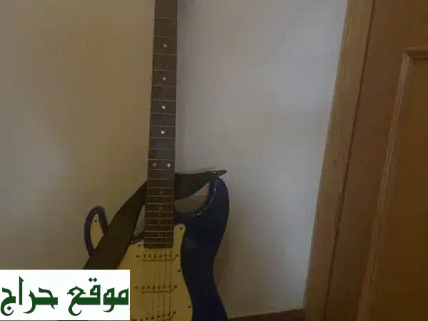 جيتار كهربائي Aria STG - بحالة ممتازة مع قطافات إضافية!