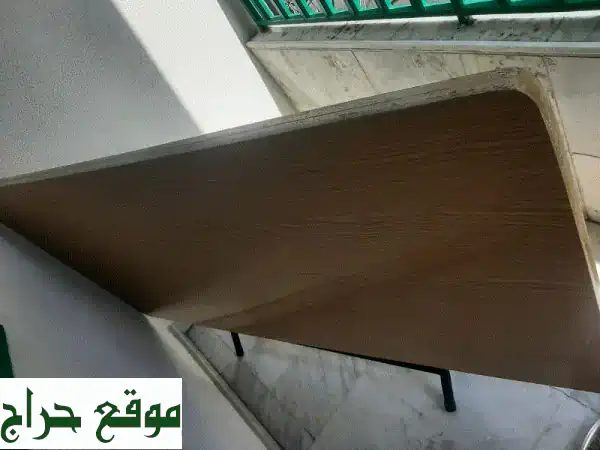 طاولة كبيرة بحالة ممتازة - داخلية أو خارجية!