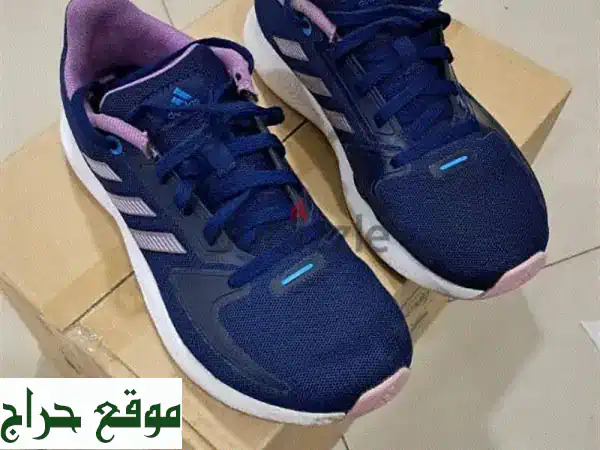 أديداس رانفالكون الأصلي - مقاس 35.5 EU - بحالة ممتازة!...