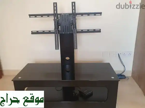 طاولة تلفزيون أنيقة باللون الأسود - تصميم عصري وعملية