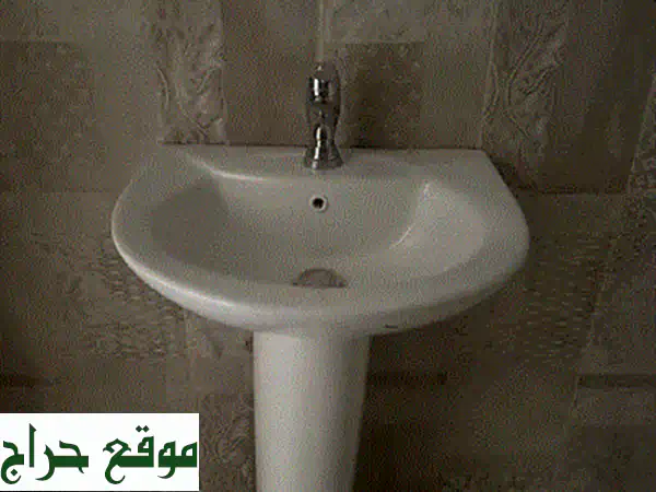 مغسلة أنيقة مع حنفية 70F48 بيضاء -  أضف لمسة فخامة لحمامك!