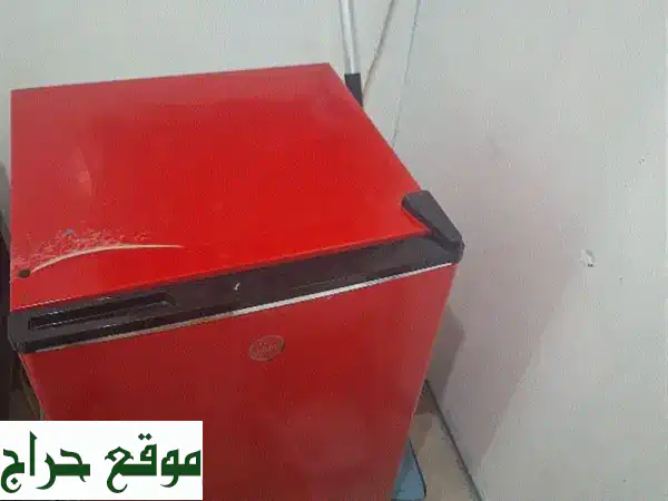 ثلاجة هوفر صغيرة - مثالية لغرفتك! (حالة ممتازة)