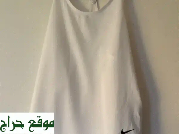 قميص نايك الرياضي - كالجديد!  خصم مميز لفترة محدودة