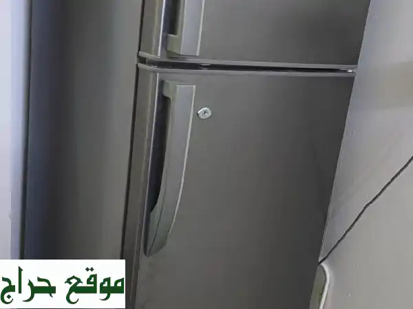 ثلاجة عائلية ضخمة - بحالة ممتازة -  فرصة لا تُفوّت!