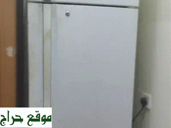 ثلاجة مستعملة بحالة ممتازة - 3 سنوات فقط! (فرصة رائعة)