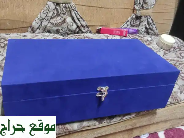 نموذج سيارة ديكوري فاخر: تحفة فنية من رخام طبيعي وفولاذ مصقول