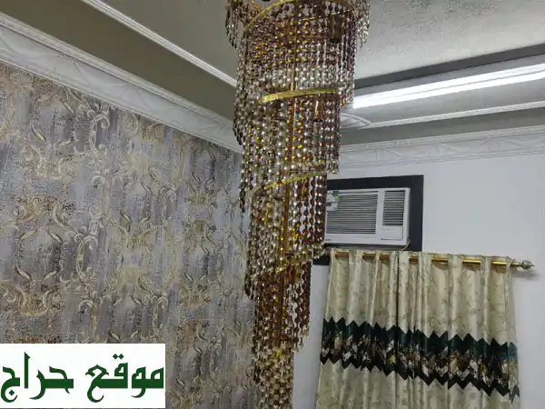 نجفة كريستال فخمة - طويلة ومعلقة - سعر لا يُفوّت!