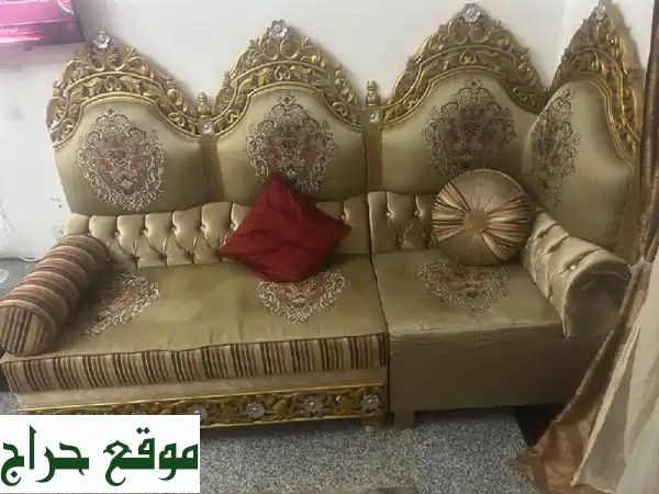 فرصة ذهبية! ركنة كبيرة + طاولة بـ 300 درهم فقط! (للبيع المستعجل)