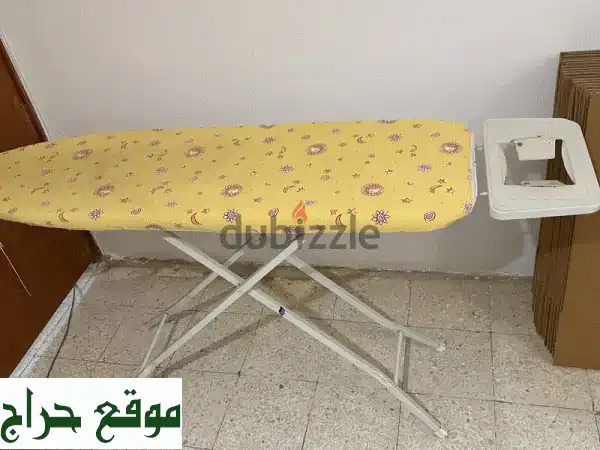 طاولة كي ملابس مستعملة بحالة جيدة - فرصة رائعة!