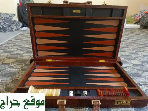 طاولة زهر إيطالية أنيقة: قطعة فنية أنتيكة تُضفي...