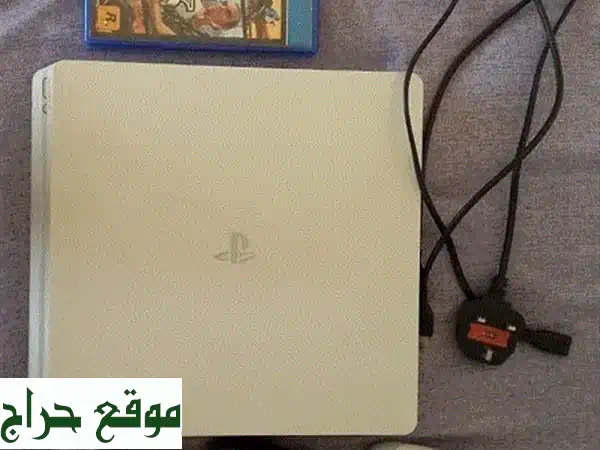 بلايستيشن 4 مستعمل بحالة ممتازة + GTA5 + 3 يد تحكم! بسعر...