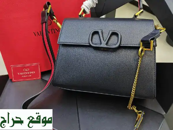 حقيبة فالنتينو غارافاني الفاخرة: أناقة لا تُضاهى لإطلالة آسرة