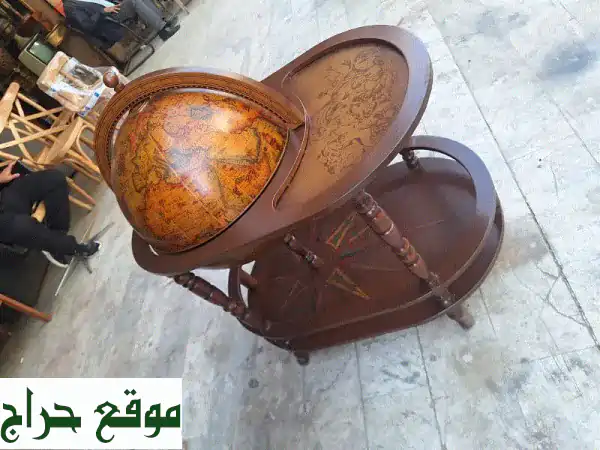 طاولة بار كروية إيطالية عتيقة - تحفة فنية تُضفي سحرًا على منزلك!