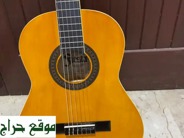 عدد اثنين جيتار خشبي بحالة ممتازة شبه الجديد +...