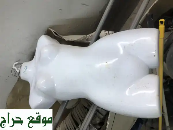 مانيكانات عرض ملابس نسائية فاخرة في بني ياس شرق -...