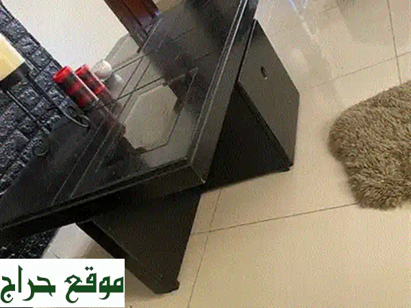 طقم طاولات أنيق بتصميم عصري - أضف لمسة فخامة لمنزلك!