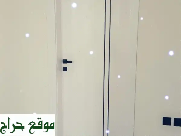 أبواب WPC: متانة لا تُقاوَم، ضمان 10 سنوات! 🚪