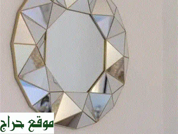 أضف لمسة سحر إلى منزلك بمرايا حائط أنيقة بـ 70 درهم فقط!
