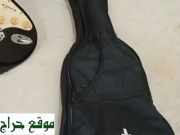 جيتار فيندر ياباني أصلي - فرصة ذهبية لعشاق الموسيقى!