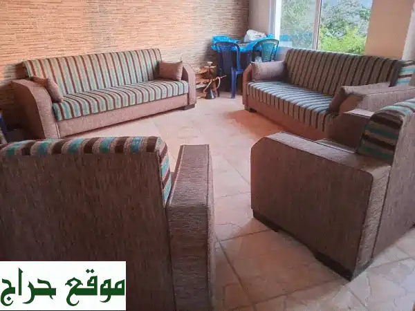 طقم صالة فاخر شبه جديد بسعر مغرٍ - فرصة لا تُفوّت!