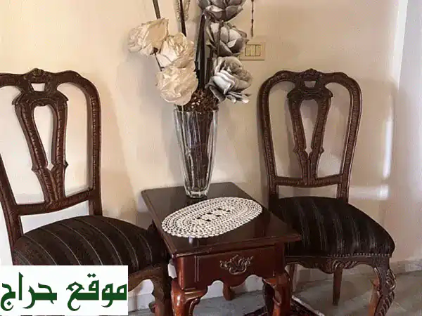 راحة وعصرية: طقم طاولة وكرسيين أنيقين لمنزلك