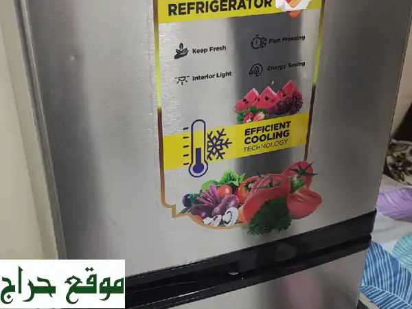 ثلاجة وسط ليست كبيرة بحالة ممتازة من نوع كريب تون...