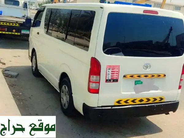 حافلة مريحة بـ 13 مقعدًا، رقم لوحة أبوظبي، متاحة للإيجار!