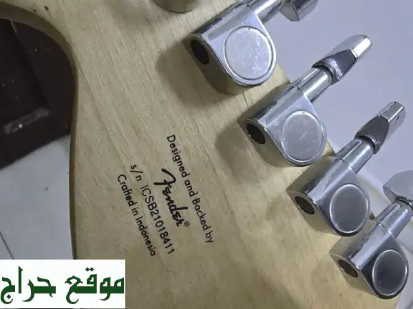جيتار كهربائي شبه جديد - حالة ممتازة! مع جميع الملحقات