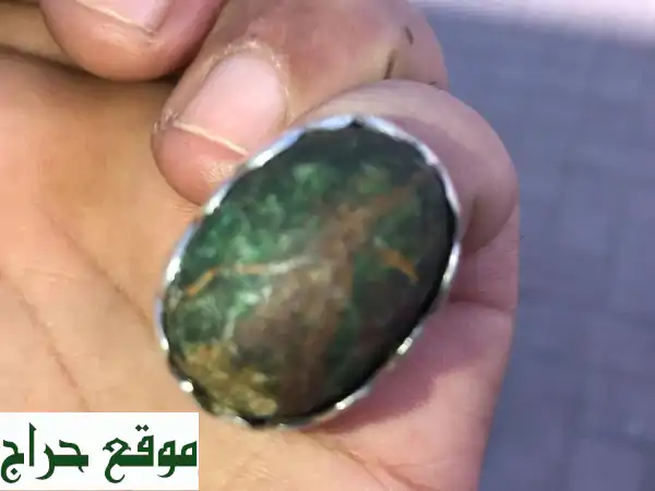 لهوات التحف والمقتنيات الثمينه خاتم هاند ميد عمرة أكثر من 500 سنة للبيع للي غاوي أرجو التواصل ...