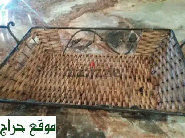 صينية أنيقة عتيقة من الخشب والحديد المحفور - قطعة...