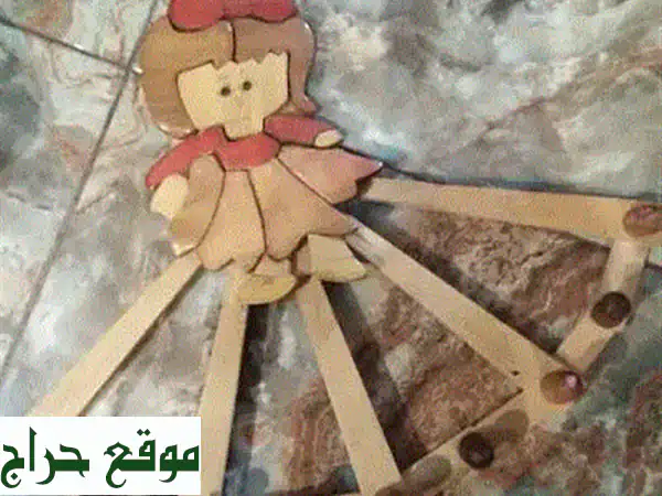 صينية أنيقة عتيقة من الخشب والحديد المحفور - قطعة فنية تُضفي سحراً على منزلك!