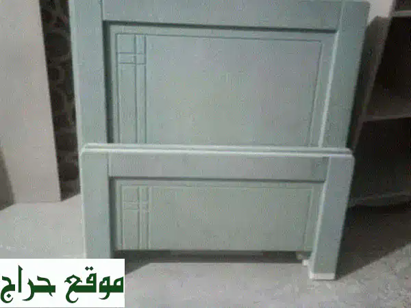 أسرّة خشبية فاخرة لغرف نوم أحلامك:  راحة وأناقة لا تُضاهى