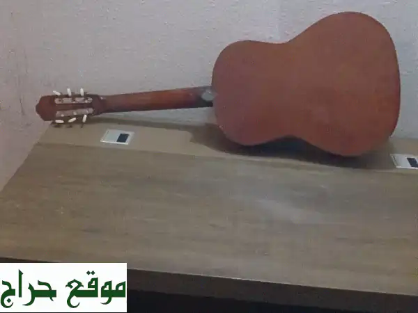 جيتار كلاسيكي للبيع - حالة ممتازة! (الرياض، حي الخليج)