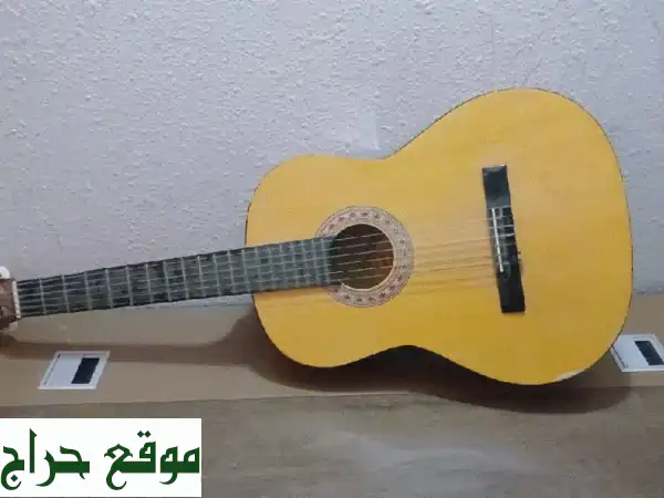 جيتار كلاسيكي للبيع - حالة ممتازة! (الرياض، حي الخليج)