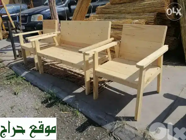 استمتع بجمال طبيعتك مع طقم جلوس خشبي فاخر لحديقتك!