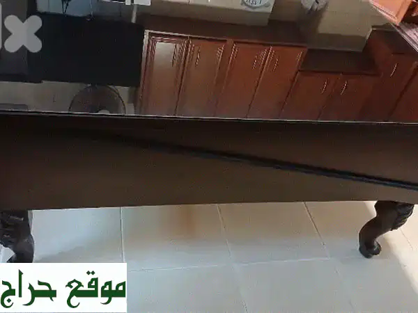 طاولة خشبية أنيقة بتصميم عصري - مثالية لصالونك أو منزلك!